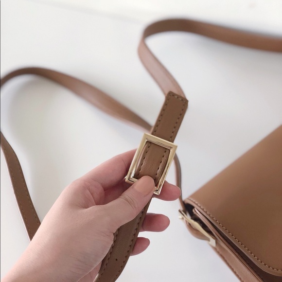 Back in Stock Tan messenger bag - Picture 6 of 7